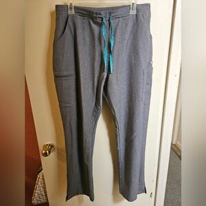 Figs Yola Scrub Pants in Graphite Large. Good condition.